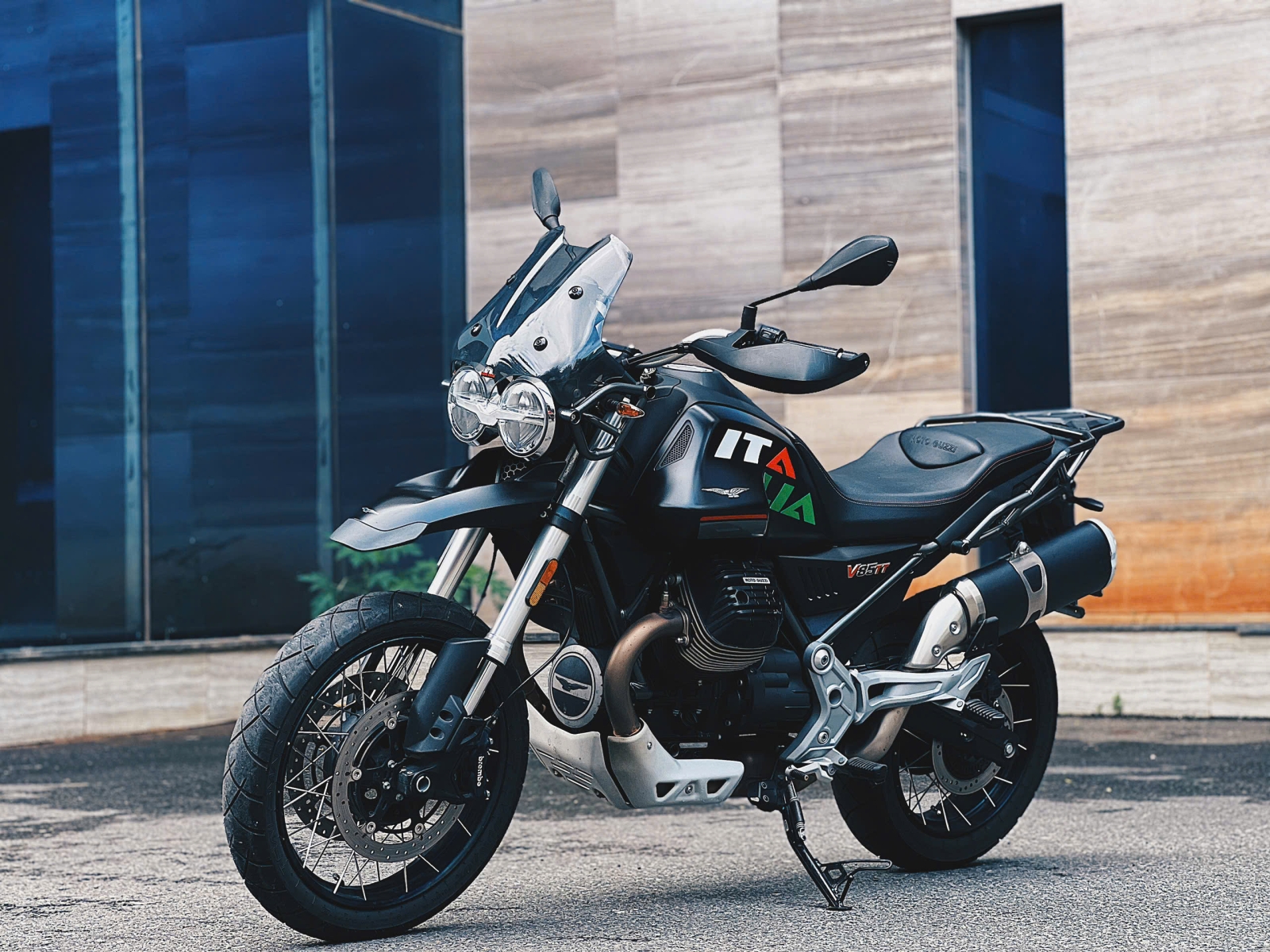 Moto Guzzi - sự kết hợp hoàn hảo của CỔ ĐIỂN & HIỆN ĐẠI